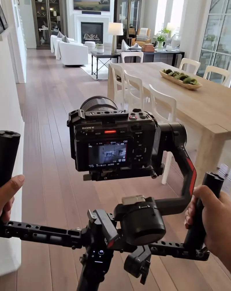 Videodreh mit Gimbal in einer Wohnung