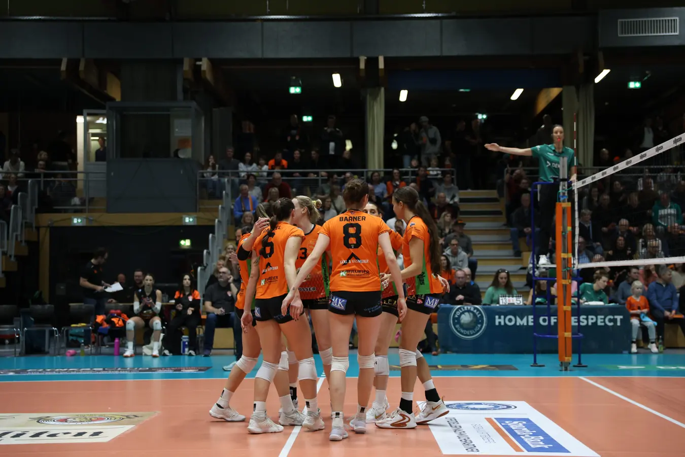 NawaRo-Team feiert einen Punkt auf dem Spielfeld