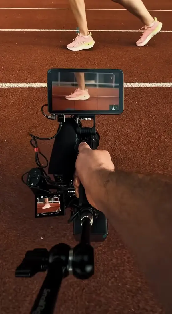 Dreh eines Werbevideos für Laufschuhe auf der Tartanbahn